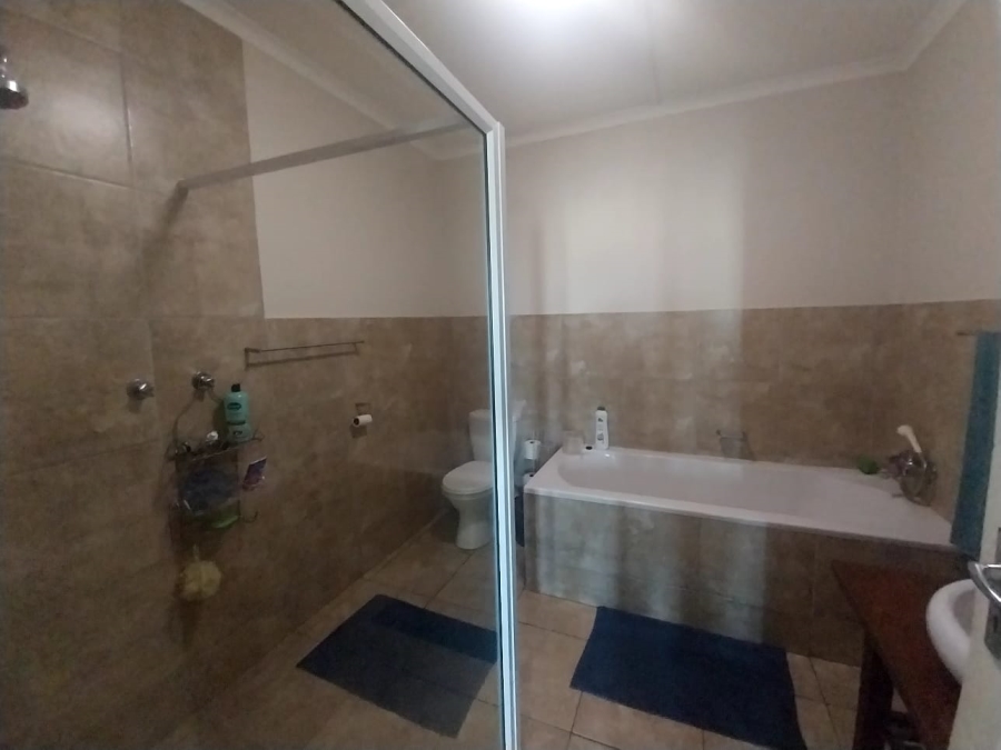 4 Bedroom Property for Sale in Rouxpark Western Cape